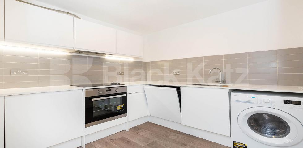 			3 Bedroom, 2 bath, 1 reception Apartment			 SPRINGFIELD HOUSE LOFTS-TYSSEN STREET, DALSTON/HAGGERSTON